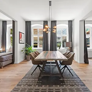  Apartment The Strassburger, Stylish 3 Bedroom In Downtown Germany